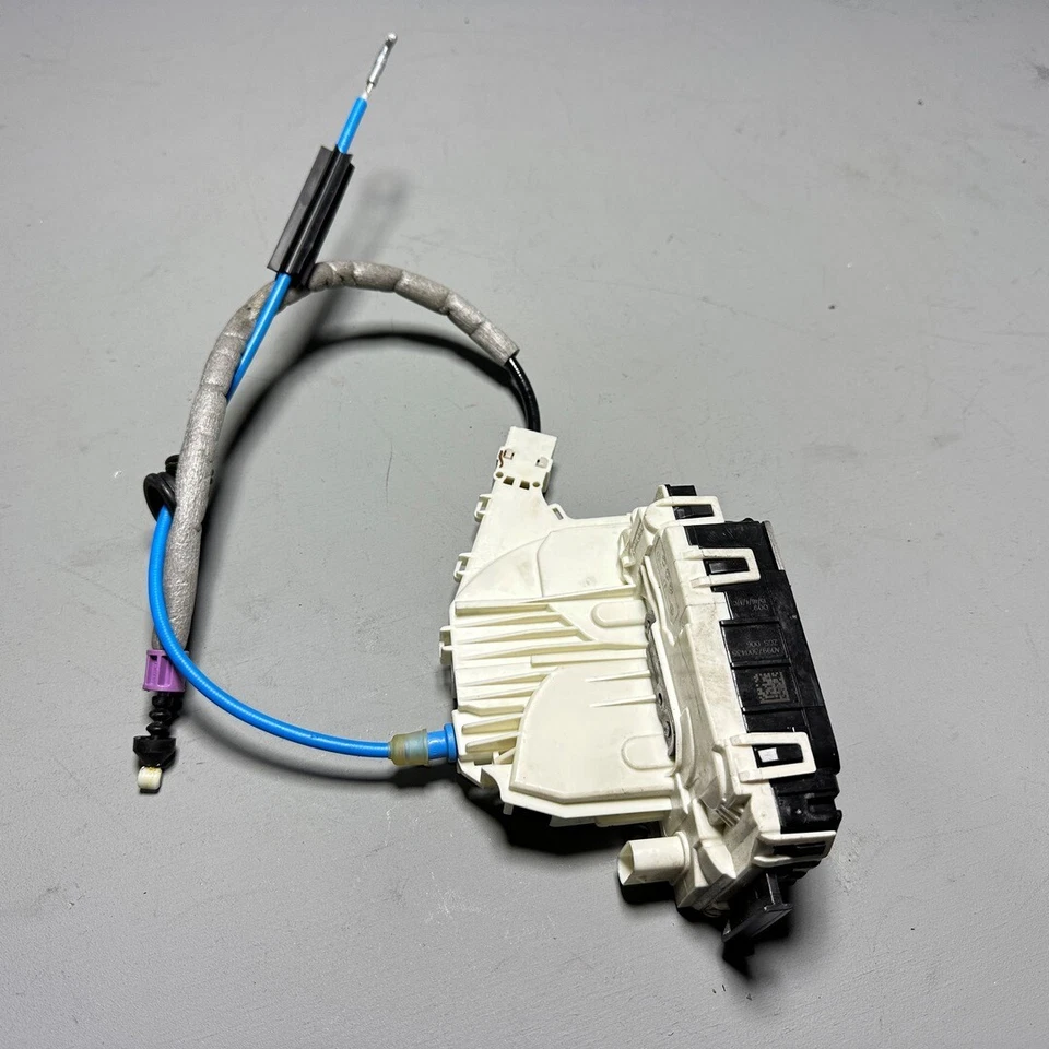 Actuador de cierre de puerta de pasajero trasero Mercedes-Benz E63 AMG 2010-2015 FABRICANTE DE EQUIPOS ORIGINALES Foto 3 de 4