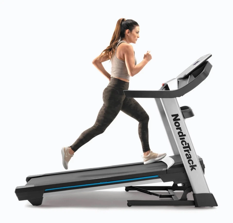 Cinta de correr plegable NordicTrack EXP 7i NTL10421.0 usada 2021 Foto 2 de 3