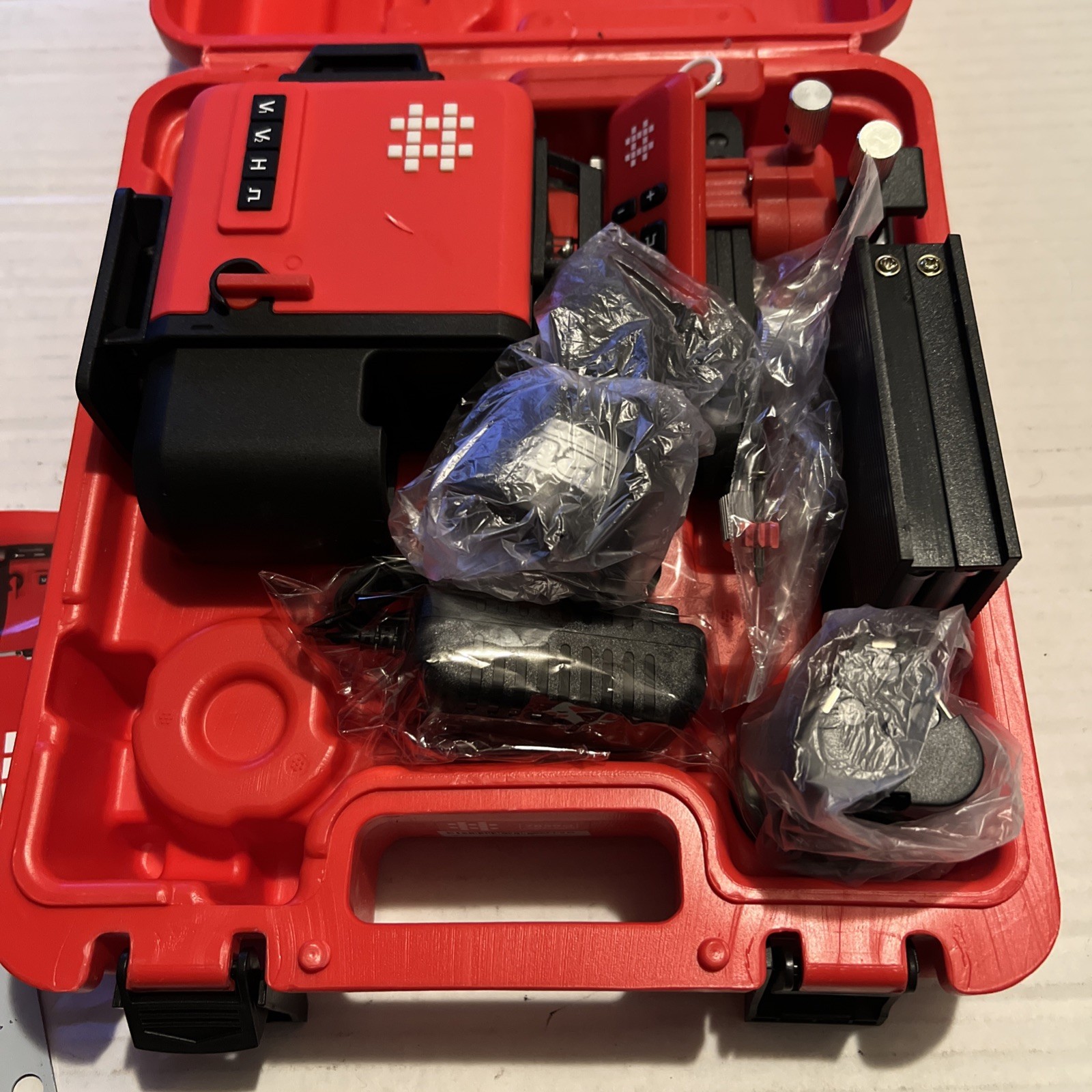 SHIJING Laser Level Kit, Cross Line Laser (Model 7859G) Brand New