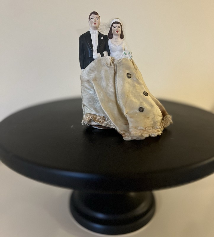 Antique Bride & Groom Wedding Cake Topper