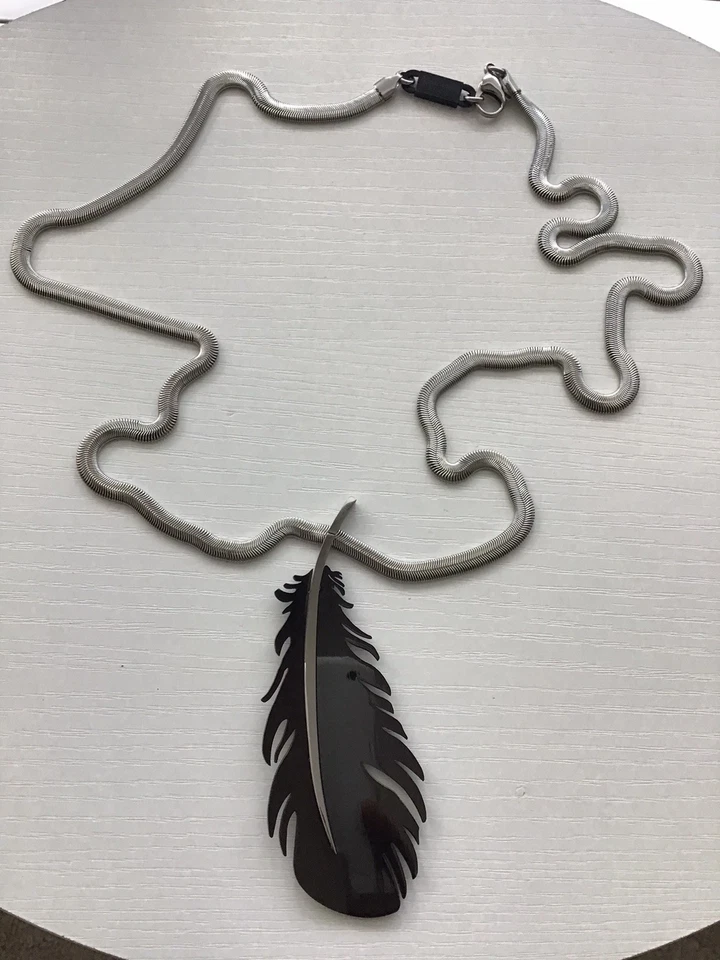 Collar serpiente pluma metal negro diseñador francés Appartment a' Louer Paris 62 g Foto 3 de 4