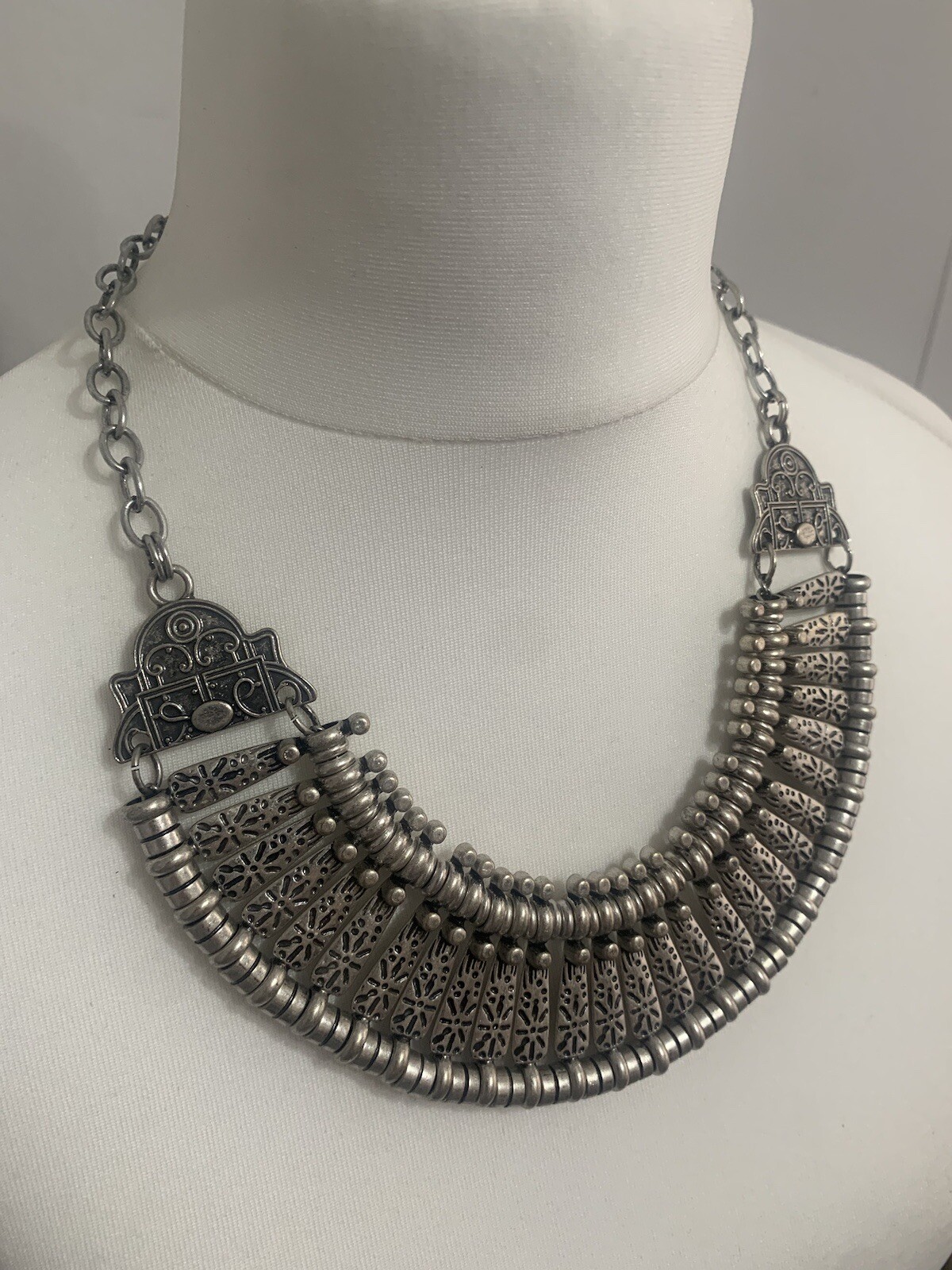 Collar Length Silver Toned Bib Statement Necklace… - image 10