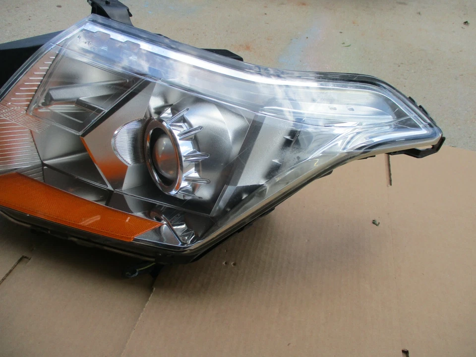 Faro halógeno paso derecho Cadillac SRX 2010 2011 2012 2013 2014 2015 OEM Foto 2 de 4