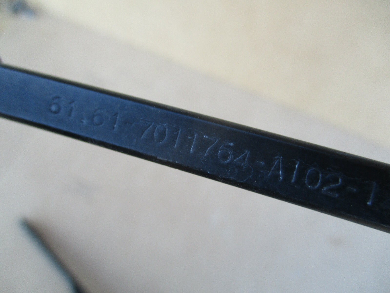 GENUINE BMW Windshield Wiper Arm 61617003931 / 61617003931 | eBay 