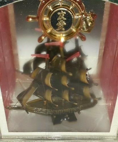 Vintage Chinese Sailing Ship Miniature with Ship Wheel in a Display Case - Picture 9 of 12