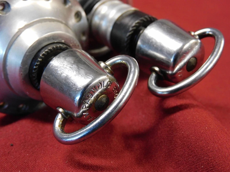 Bujes y pinchos de brida baja Campagnolo 322/101 C-Record 1984 primera generación 32 agujeros Foto 4 de 4