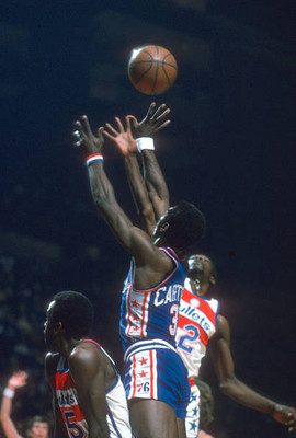 Fred Carter Philadelphia 76ers defends the shot of Nick Weatherspo- Old Photo