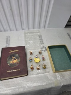 Walt Disney Snow White And The Seven Dwarfs Storybook 8 Christmas Ornament Set
