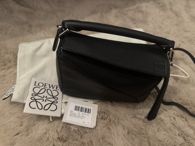 Loewe Mini Puzzle Crossbody Tasche in schwarz Von Harrods