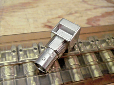 Tyco Electronics 227672-1 Coaxicon BNC PCB Vertical Jack Connectors Qty = 35