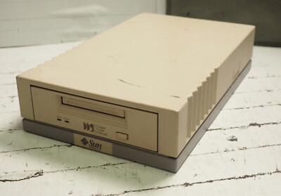 SUN Microsystems P/N 599-2107-01 DDS3 external SCSI tape drive (TBU 3702377-02)