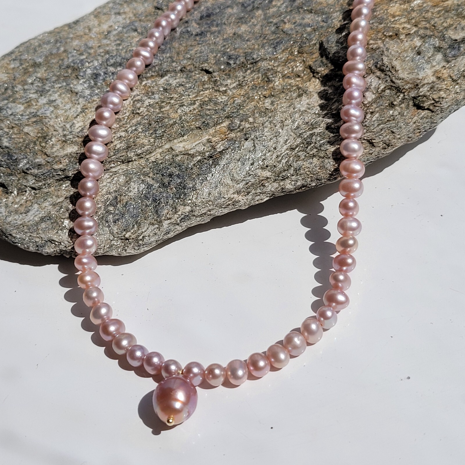 Collier ras du cou perles de culture d'eau douce, le cadeau idéal en or