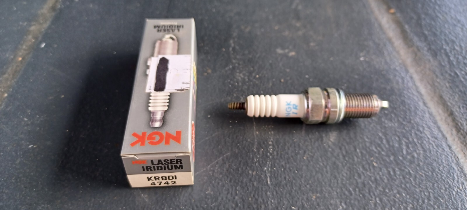 Bougie NGK KR8DI iridium de haute qualité pour la longévité du moteur