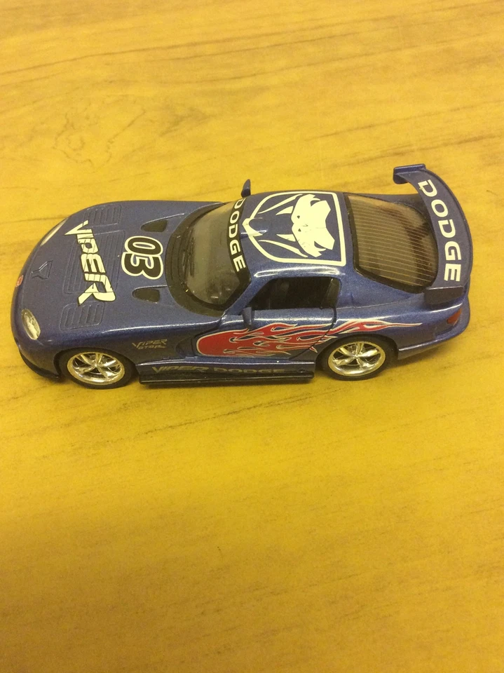 Dodge ViperGTSR modelo fundido a presión Kinsmart. Escala 1:36. Foto 2 de 4