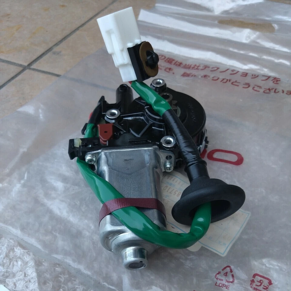 Motor regulador ventana delantera derecha OEM 1998-2005 Toyota Aristo Lexus GS300/400/430 Foto 4 de 4