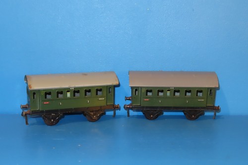 2x Fleischmann 400 Spur 0 Personenwagen 2achs 2-3.Kl  grün 9357 | Condition: Gebraucht