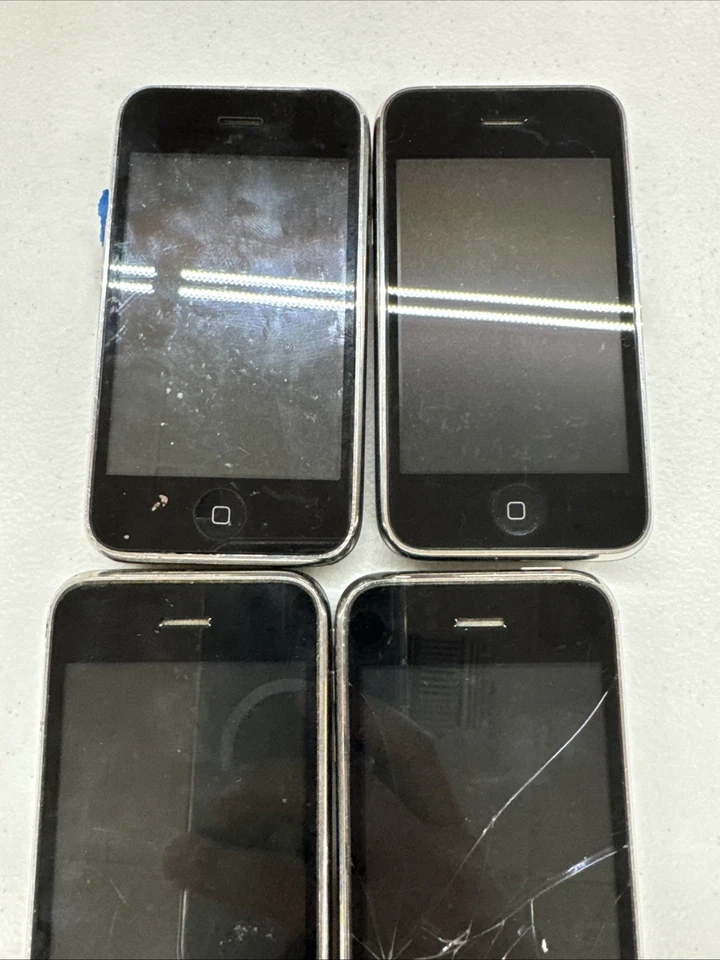 Lot of 5 Apple iPhone 3G / 3GS Phones For Parts / Repair - Image 2 of 3