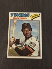 1977 Topps Baseball Patches Cloth Stickers (One Star Back) #16 DAN FORD Read