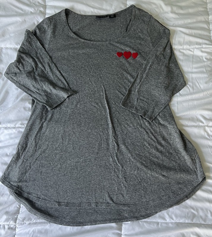 Woman’s Size 1X Gray Tahari 3/4 Sleeve Shirt With Hearts Top