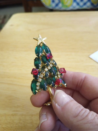 VTG D&E JULIANA Christmas Tree Brooch GREEN NAVETTE CABOCHONS Red Dangles - Picture 15 of 18