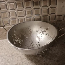 Vintage MIRRO Aluminum USA Colander Strainer 7 Star Pattern 11" Diameter