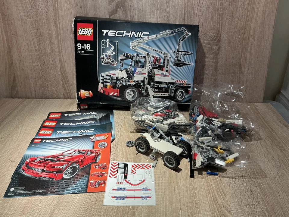 LEGO Technic 8071 Lift Truck, photo 2 of 5