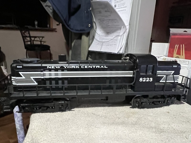 Lionel 6-18835 O New York Central Alco RS-3 Diesel Locomotive #8223 EX/Box