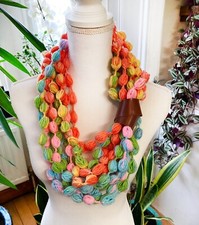 Gehäkelte ausgefallene Pastell Regenbogen Bommeln Halskette - Hals Wickel- Frau