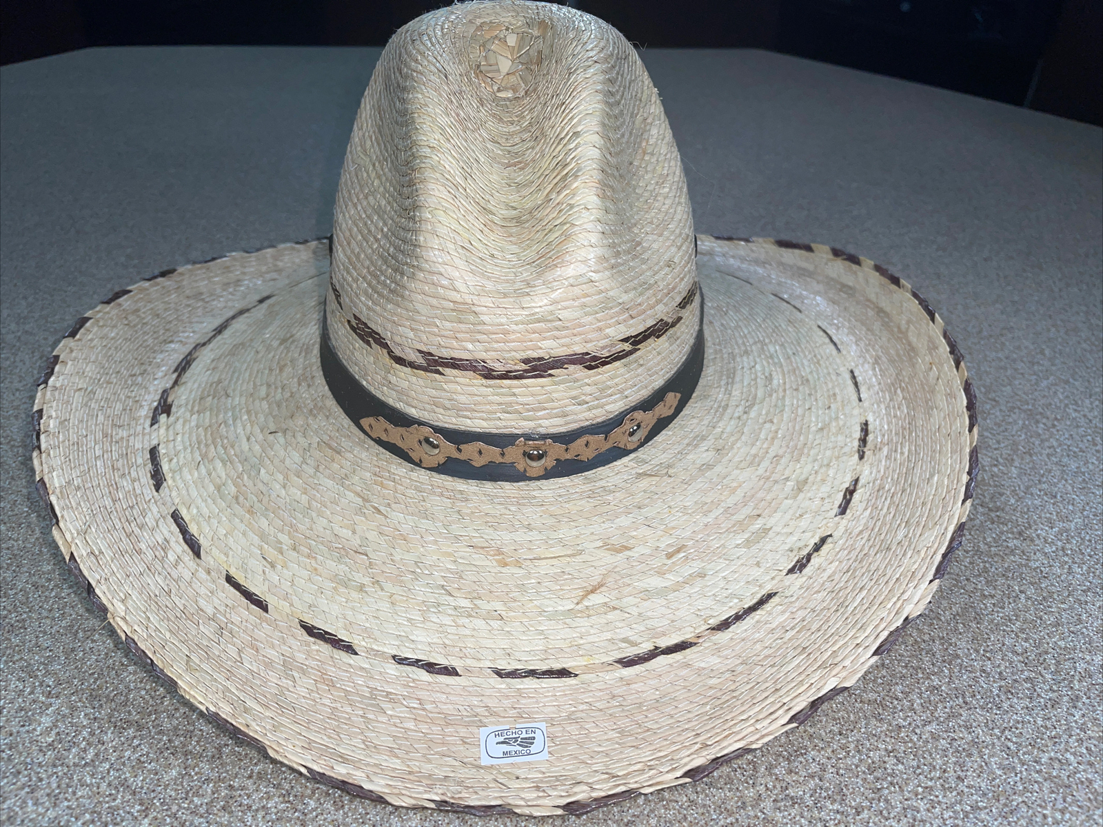 Stylish Unisex Hat for All Seasons-image