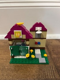 LEGO FRIENDS: Heartlake City Pool (41008)-complete with manual-gently used