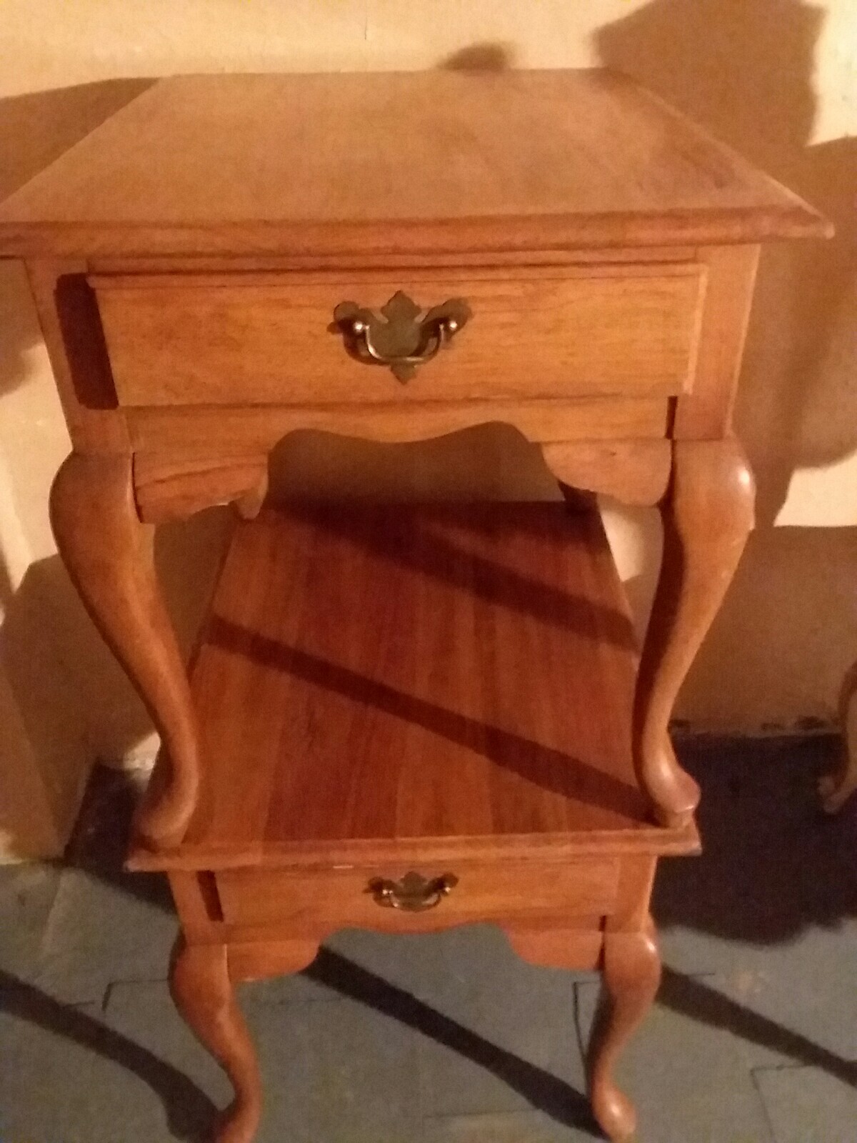 FURNITURE Vintage 2 BROYHILL Queen Anne Style wood End Side Table with