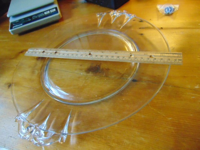 Vintage Elegant glass cake plate w/ handles-