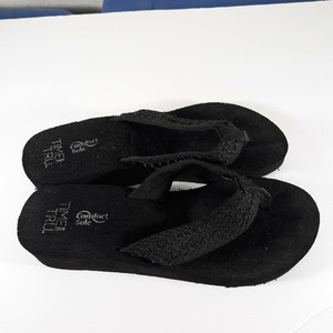 time and tru comfort sole flip flops