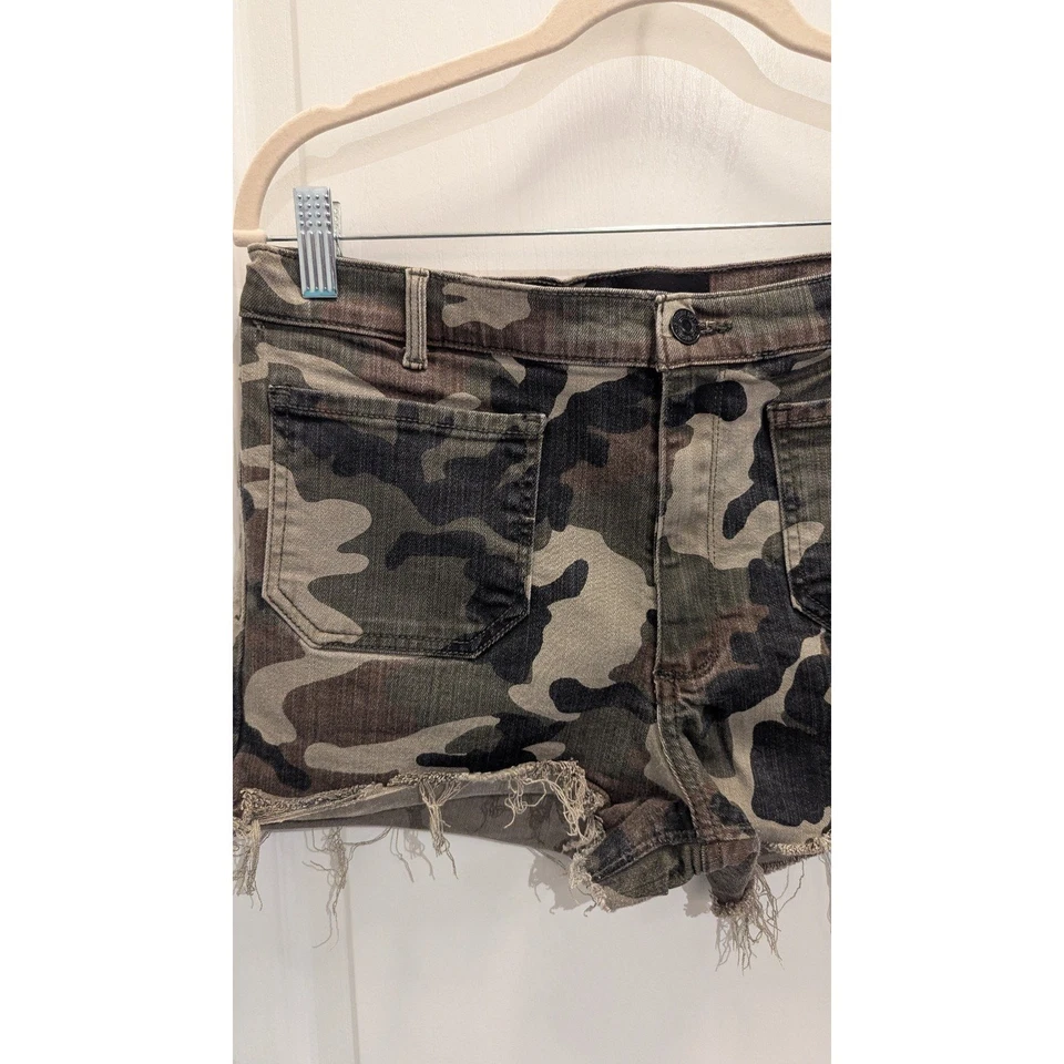 Pantalones Cortos Camuflados Orquídea Negra Talla 29 Foto 2 de 4