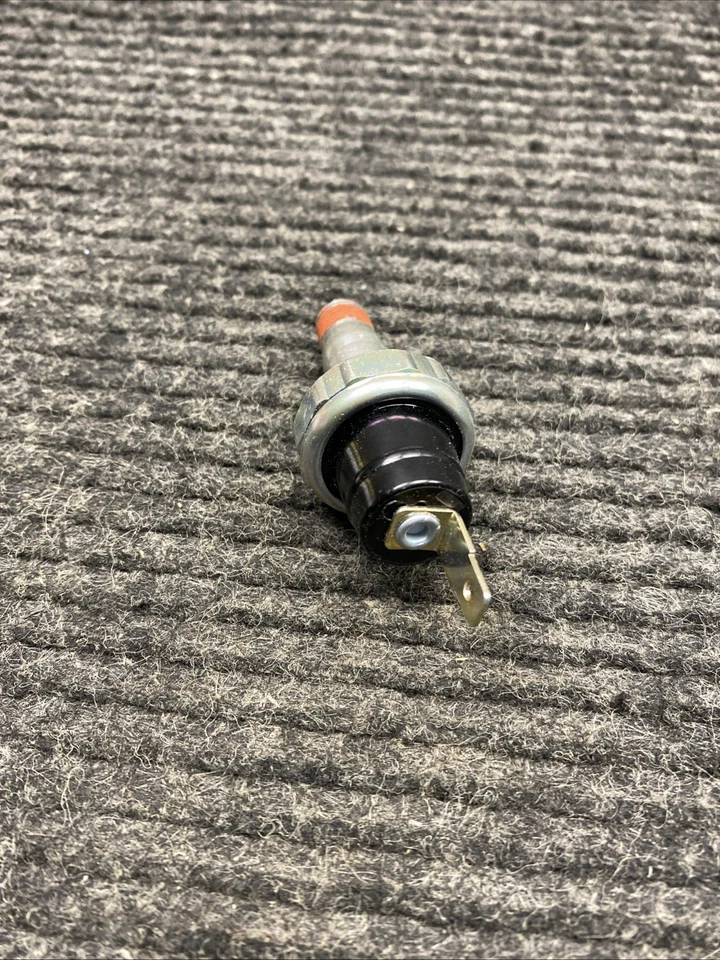 Sensor de presión de aceite del motor ACDelco D8050 Foto 2 de 4