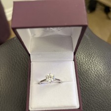 1 Carat lab grown diamond In Platinum Setting hardly worn 