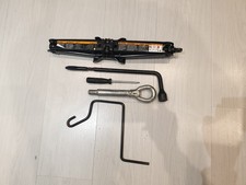 13501786 Vauxhall Astra Car Lifting Jack Tool Kit Tow Eye Wrench