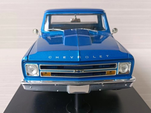 Johnny Lightning 1:18 1968 Chevy Pickup Blue Collectible Alloy Car - Picture 4 of 12