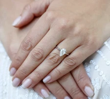 Lab Grown Pear Cut 1.50 Ct IGI Engagement Ring 14K White Gold Diamond E F V S