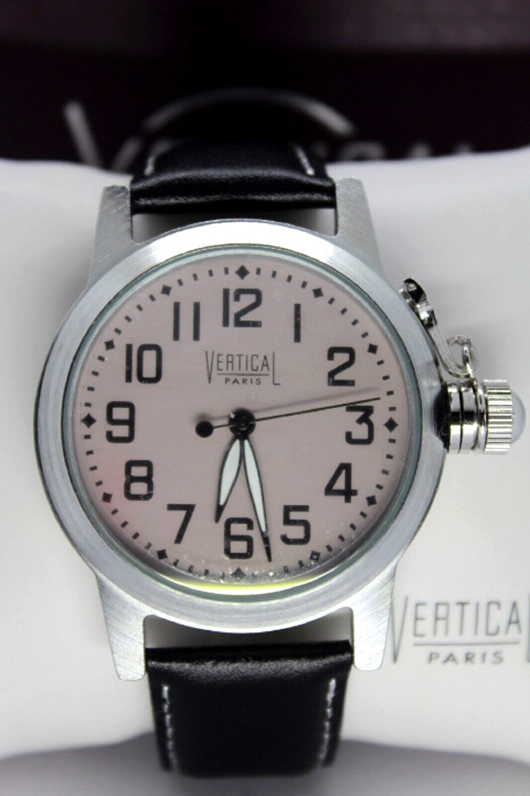 Montre Vertical Paris jamais portee avec pile neuve fonctionnelle