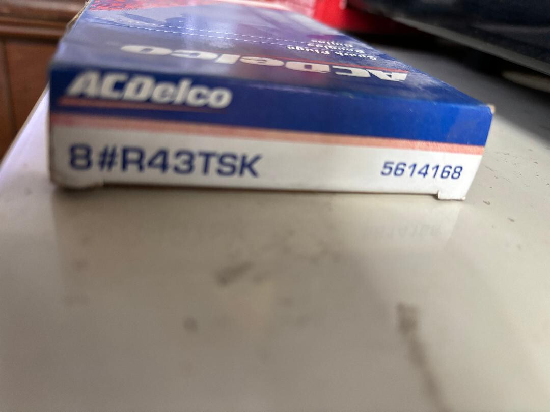 AC Delco Coralox Insulator Spark Plugs R43 tsk 5614168 Complete Box of 8 NOS