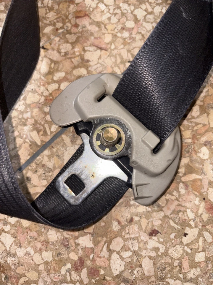 Cinturón de seguridad delantero Subaru Outback Legacy 2005 pasajero izquierdo negro Foto 2 de 4