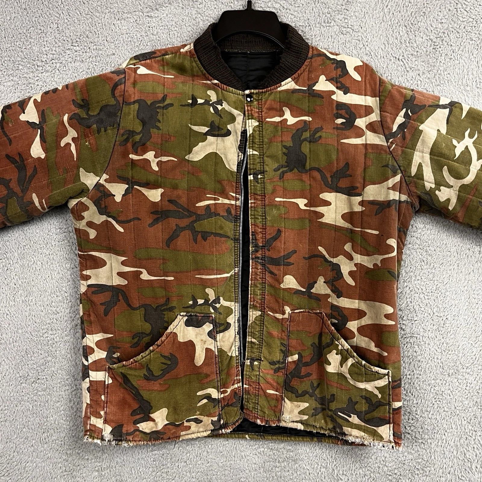 VTG Woodland Camo Quilted Work Jacket Hunting Streetwear Thrashed *Broken Zipper - product detail image 3