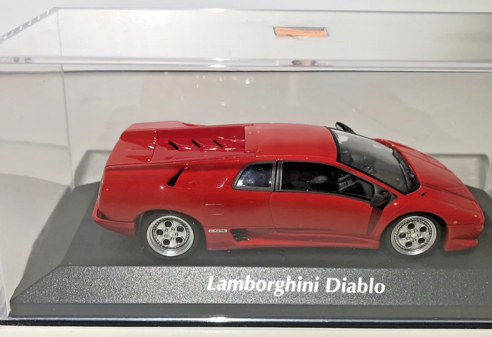 Lamborghini Diablo 1994 Red Maxichamps by Minichamps 1:43 New in Box - Image 3 of 4