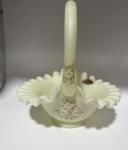 VTG FENTON CUSTARD FROSTED GLASS BASKET DAISIES SIGNED *GLOWS*