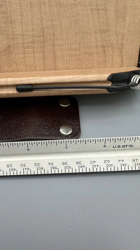 Brazalete Leighelena GENUINO Cuero Metálico con Centro de Mesa Esmaltado 7.5" Foto 4 de 4