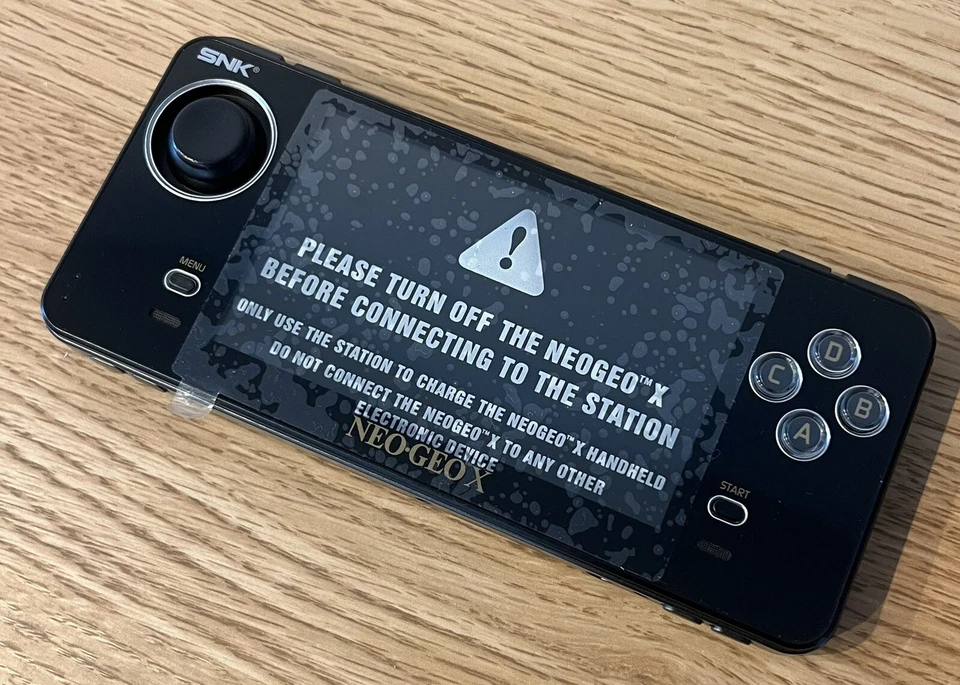 Console portable Neo Geo X Gold édition limitée avec manette boîte ouverte en... - Photo 2/4