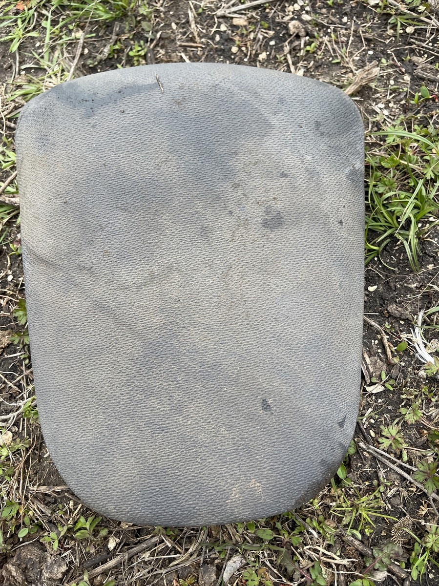 1998 Kawasaki Ninja ZX7R ZX750P FRONT DRIVERS SEAT PAD PILLION