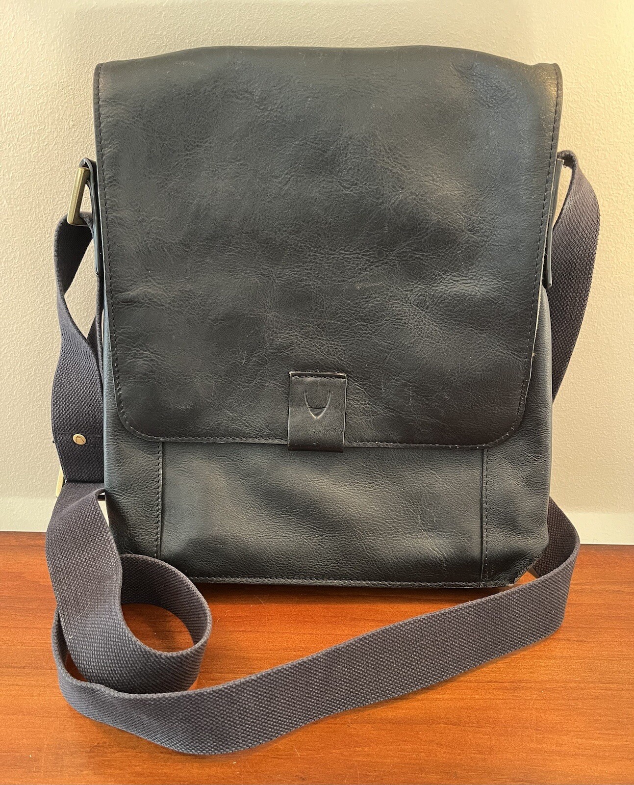 Hidesign Leather Messenger Crossbody Bag Black Gem