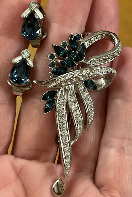 Vintage Crown Trifari Sapphire Blue Rhinestone Clip Earrings Sapphire Brooch Set